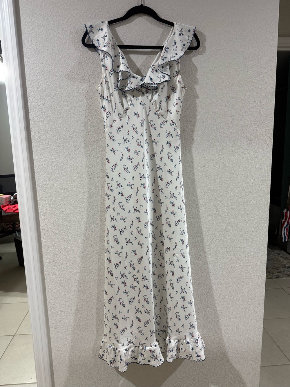 NWT Caroline Constas White Maxi Dress w/ Navy Floral embroidery silky ruffles - Picture 4 of 10